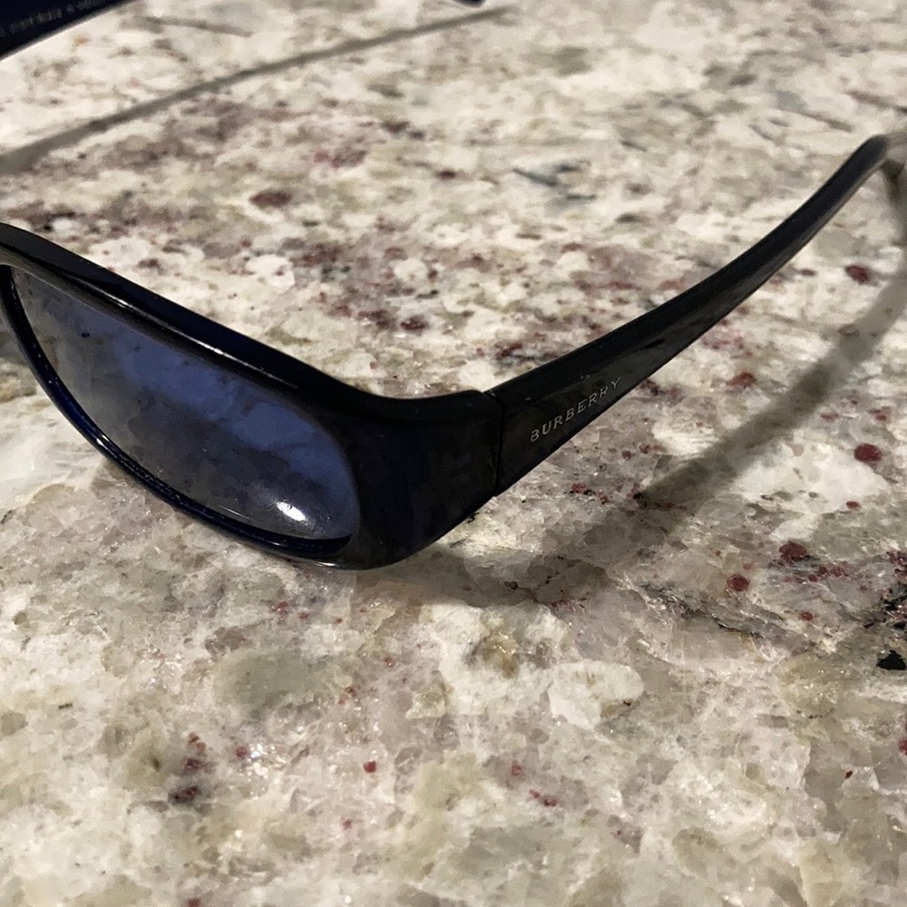 Women’s Burberry vintage navy sunglasses